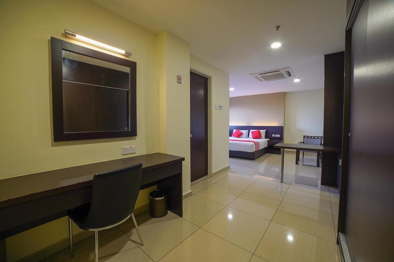 Oyo 89531 Villa Hotel Segamat Exterior photo