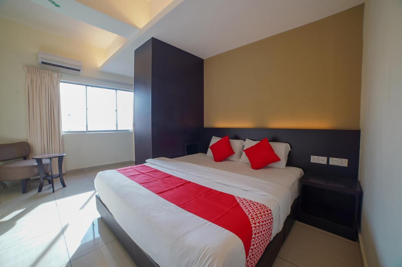 Oyo 89531 Villa Hotel Segamat Exterior photo